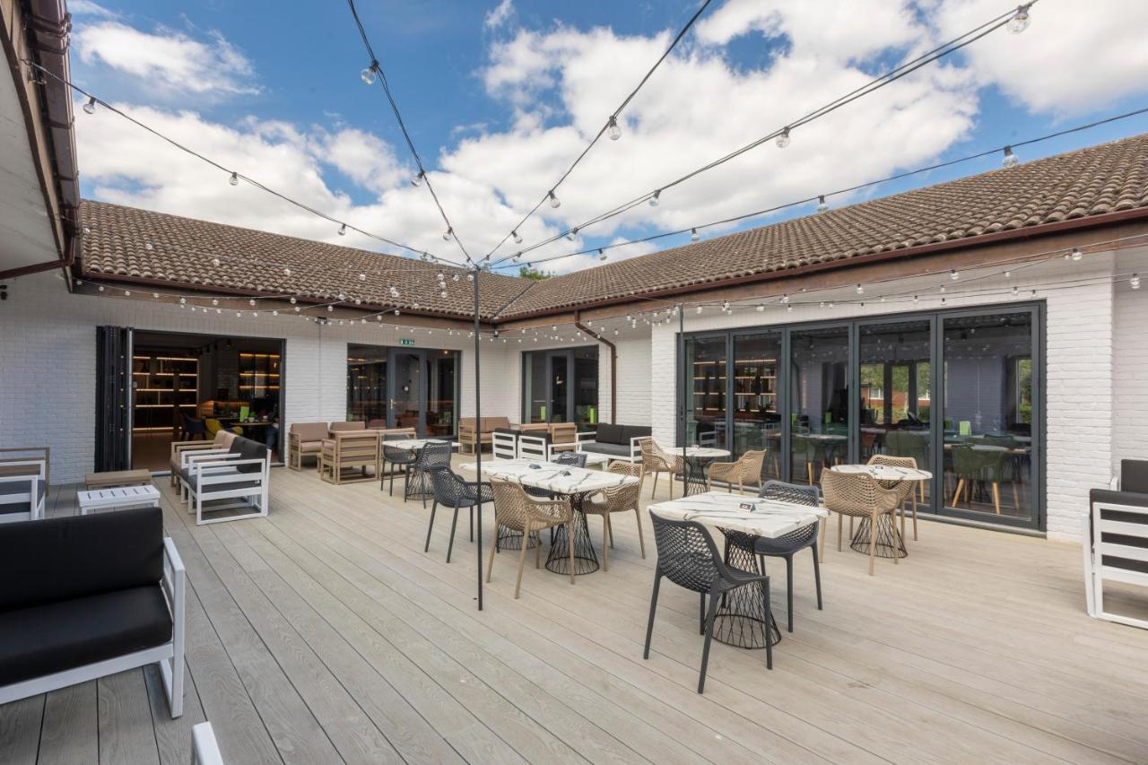 Holiday Inn Guildford By Ihg מראה חיצוני תמונה