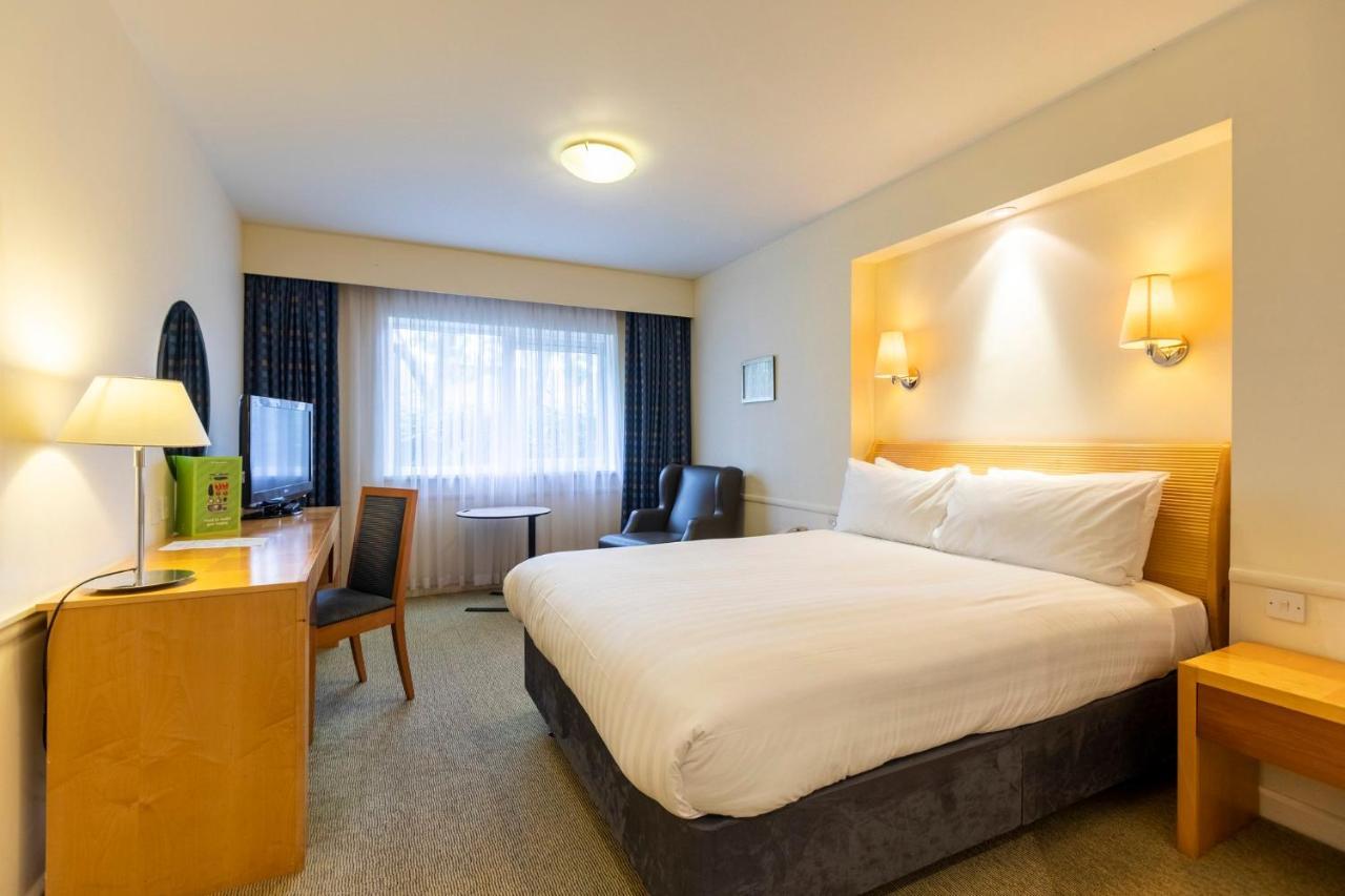 Holiday Inn Guildford By Ihg מראה חיצוני תמונה