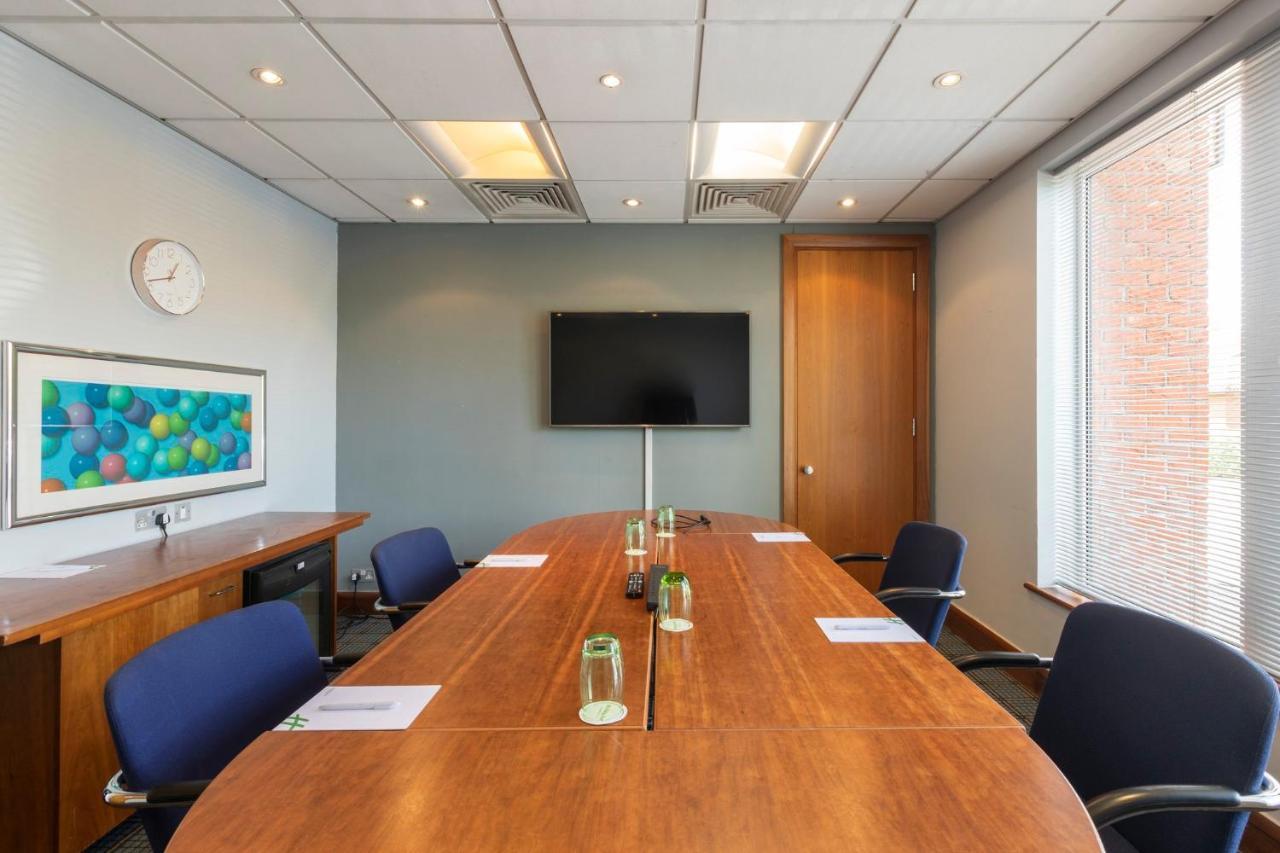 Holiday Inn Guildford By Ihg מראה חיצוני תמונה