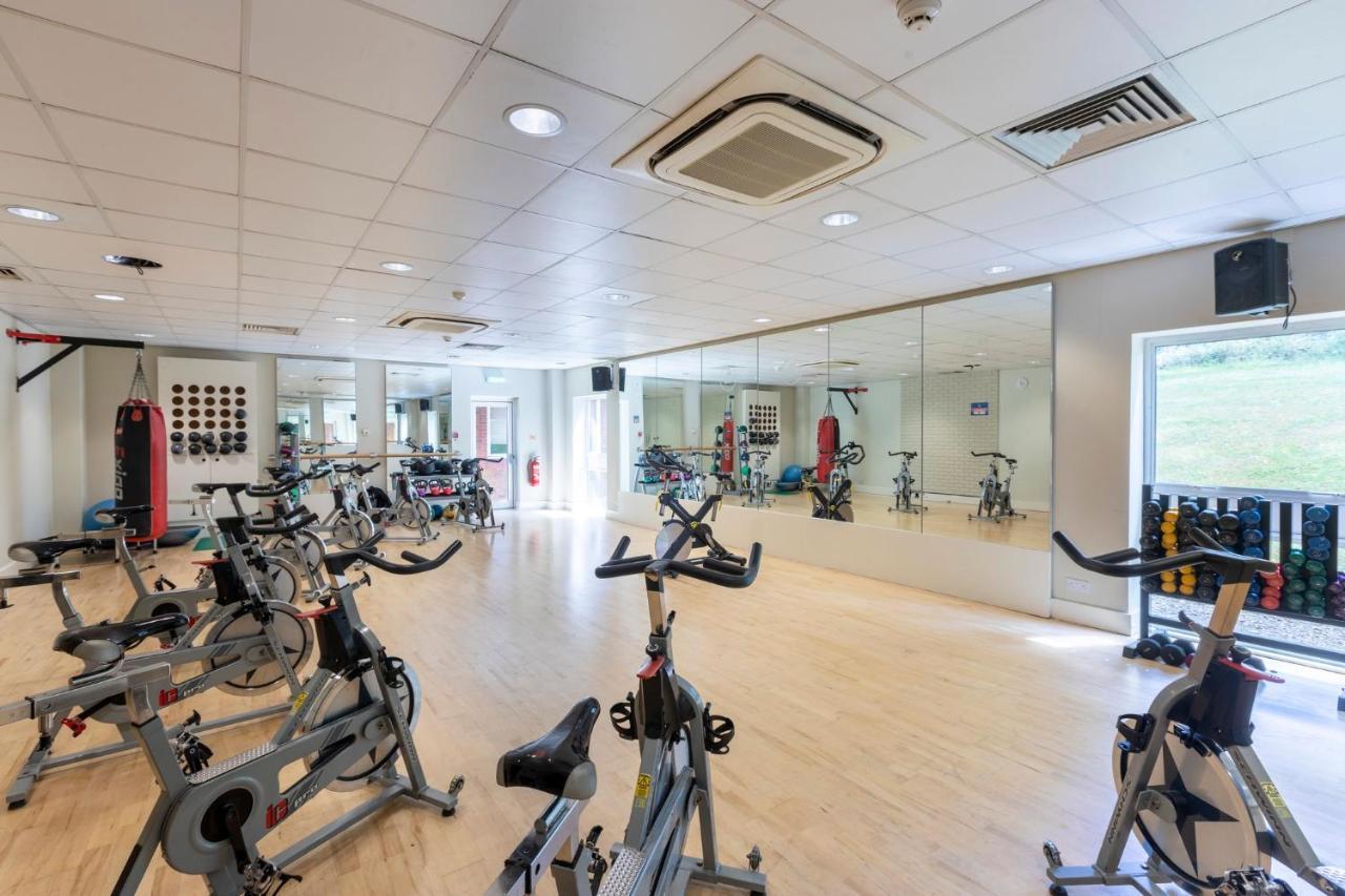 Holiday Inn Guildford By Ihg מראה חיצוני תמונה