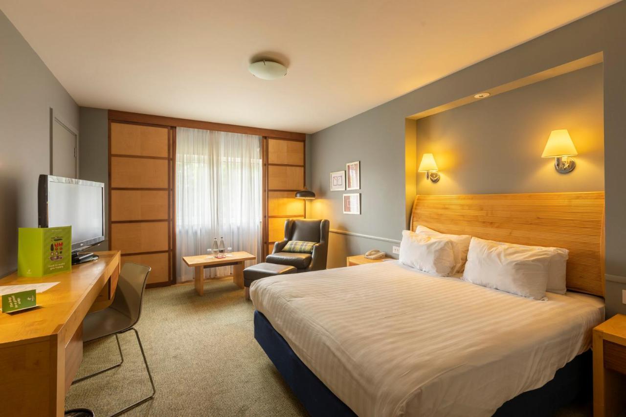 Holiday Inn Guildford By Ihg מראה חיצוני תמונה