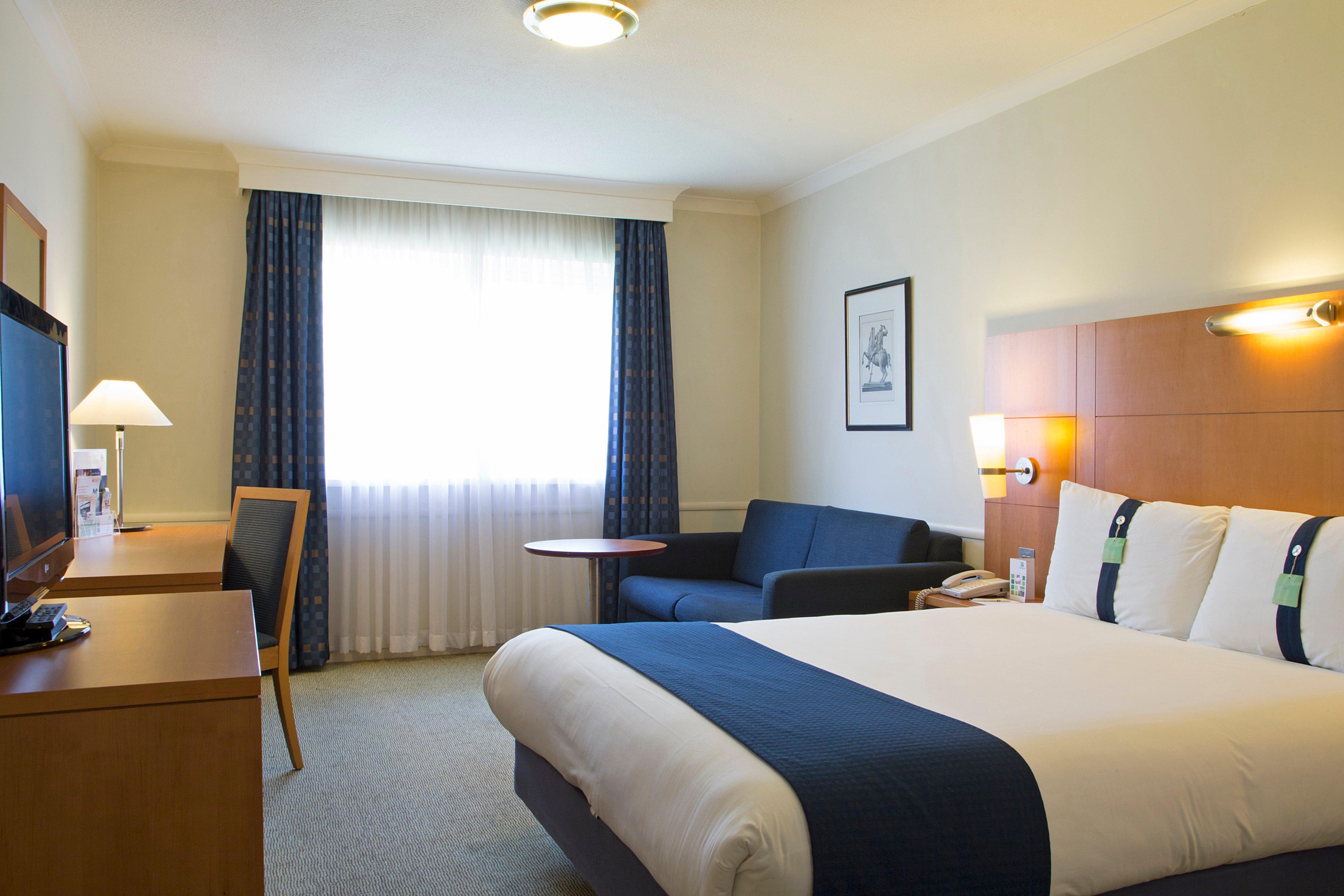 Holiday Inn Guildford By Ihg מראה חיצוני תמונה
