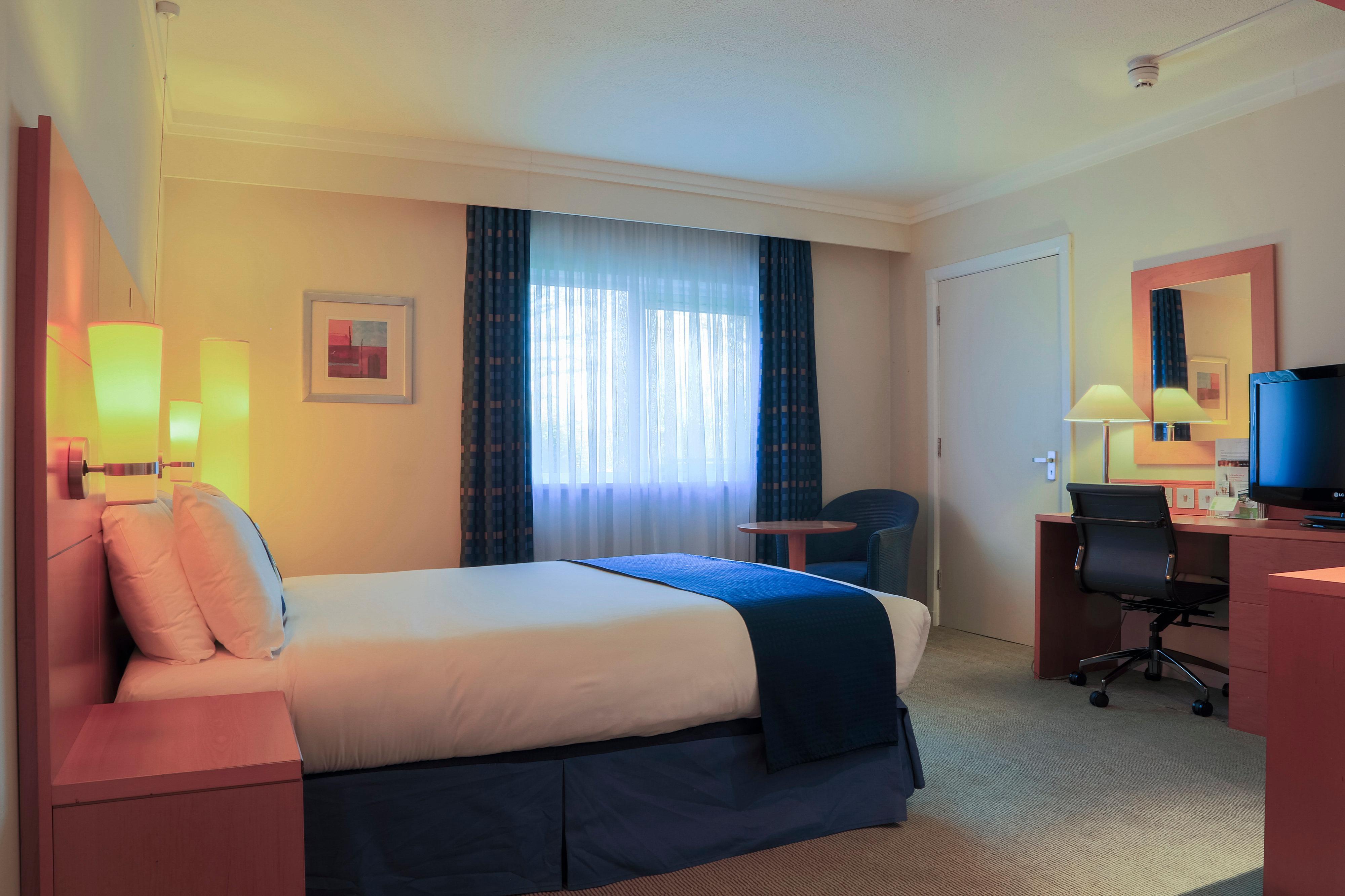 Holiday Inn Guildford By Ihg מראה חיצוני תמונה