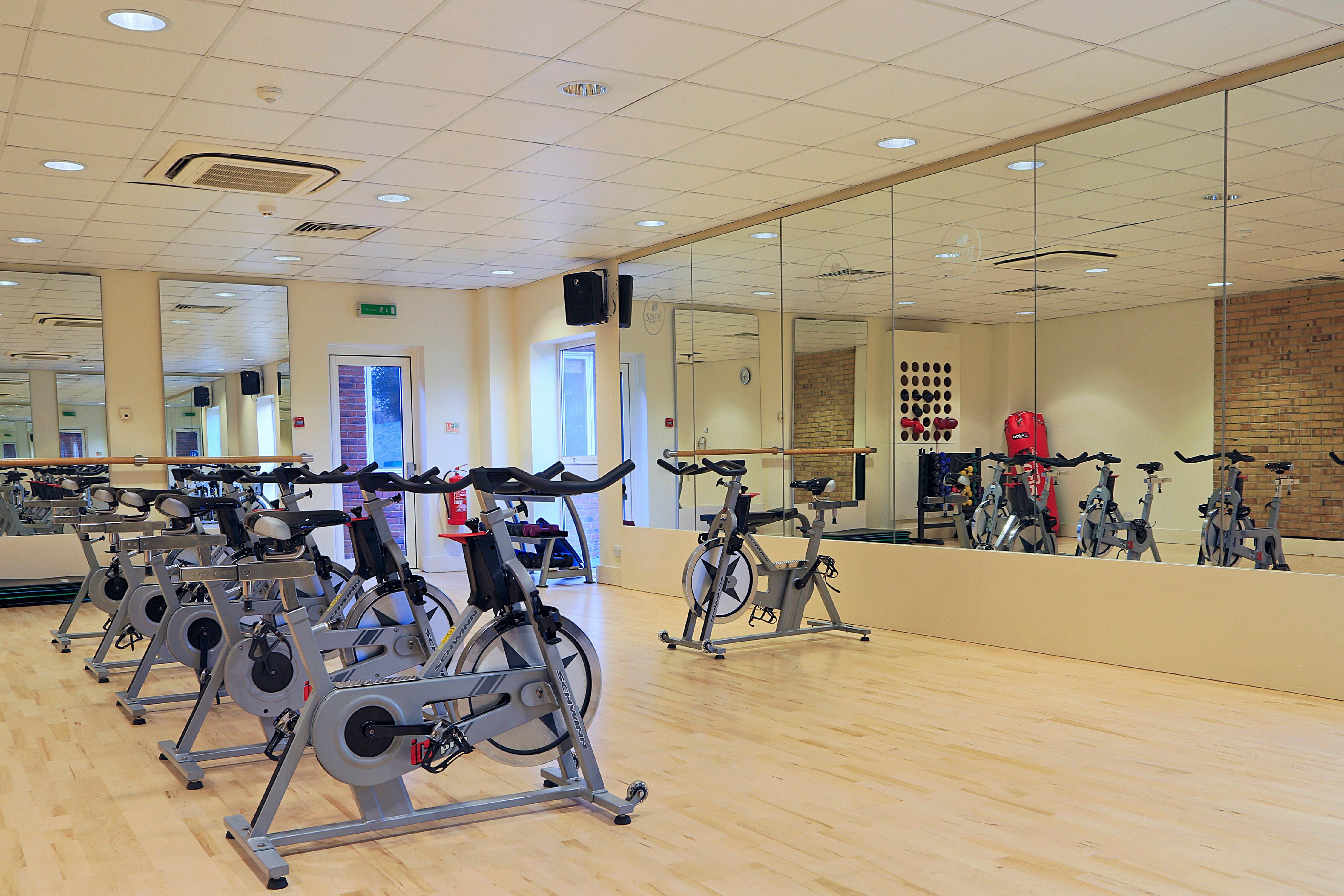 Holiday Inn Guildford By Ihg מראה חיצוני תמונה