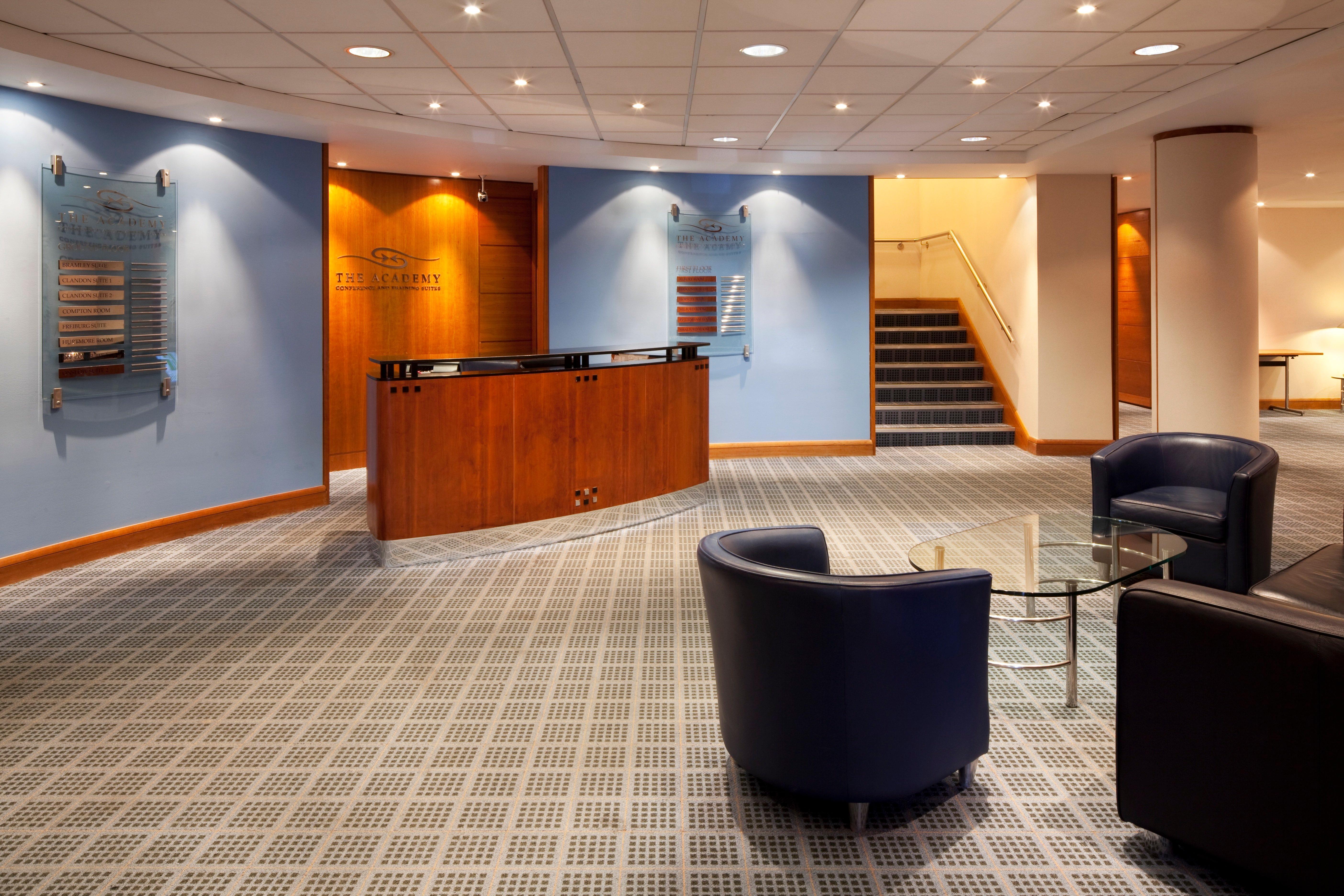 Holiday Inn Guildford By Ihg מראה חיצוני תמונה
