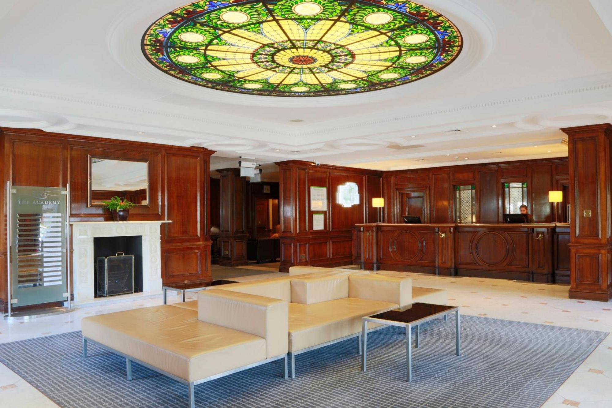 Holiday Inn Guildford By Ihg מראה חיצוני תמונה