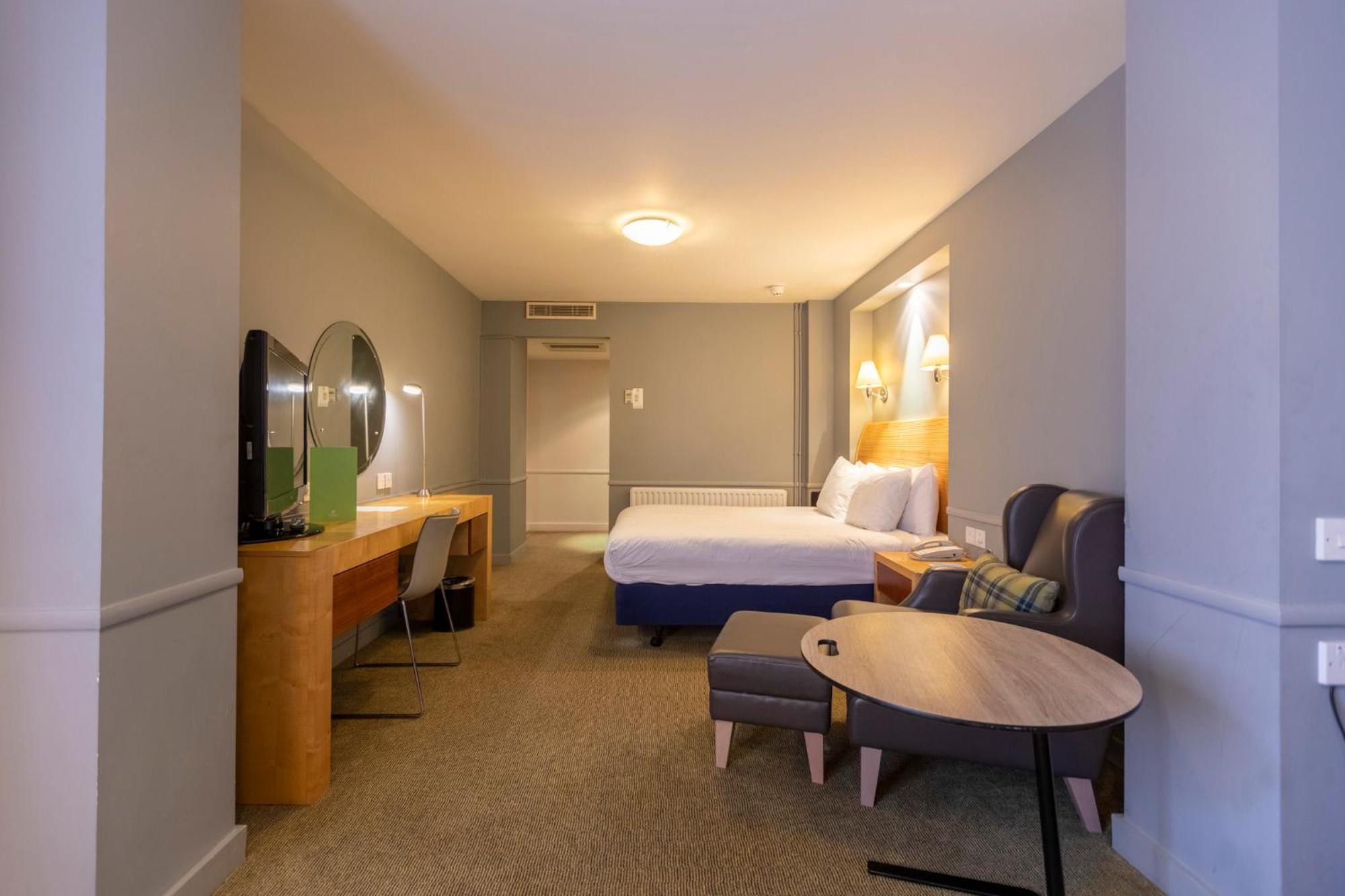 Holiday Inn Guildford By Ihg מראה חיצוני תמונה