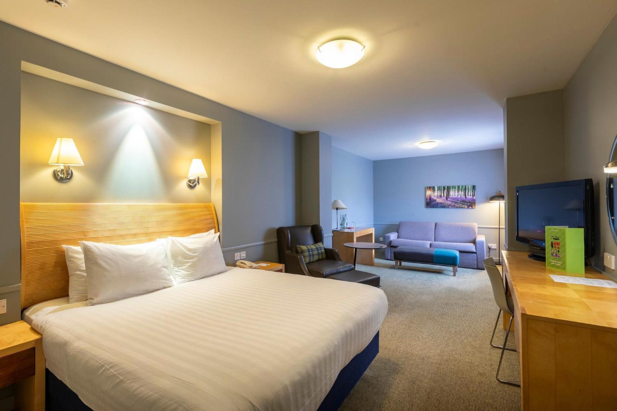 Holiday Inn Guildford By Ihg מראה חיצוני תמונה
