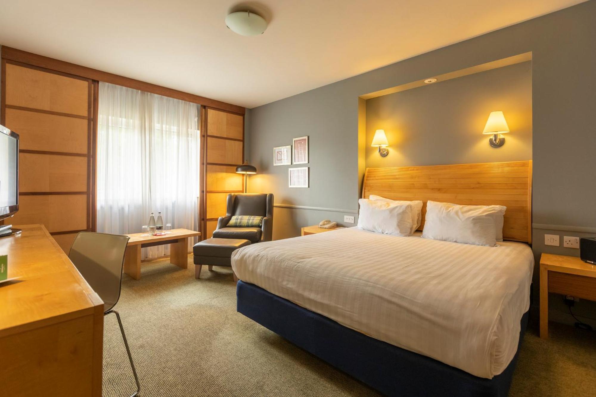 Holiday Inn Guildford By Ihg מראה חיצוני תמונה