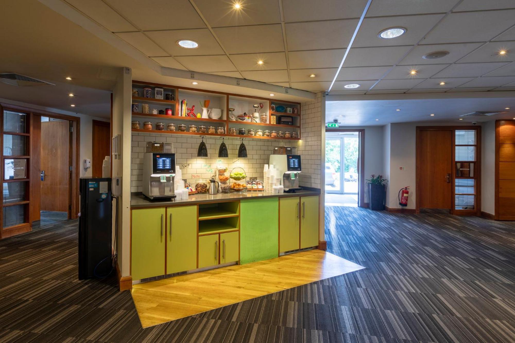 Holiday Inn Guildford By Ihg מראה חיצוני תמונה